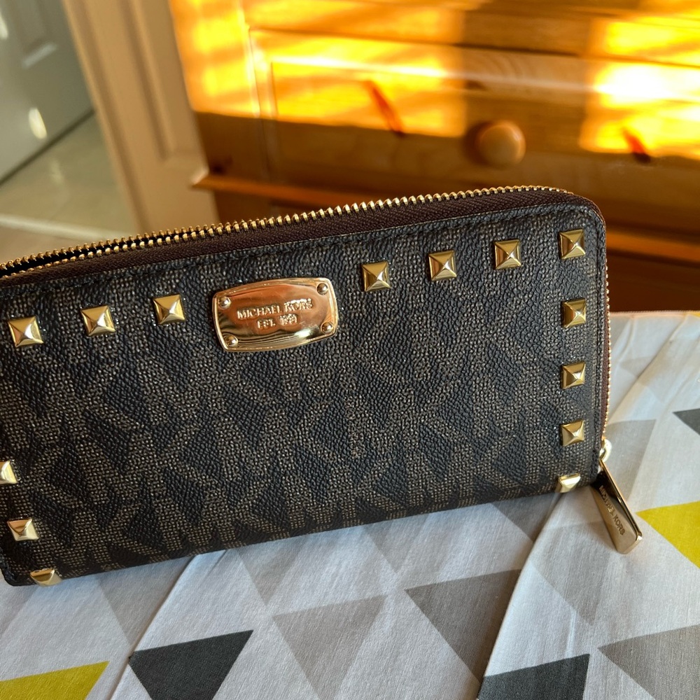 Mk kors wallet brand new!